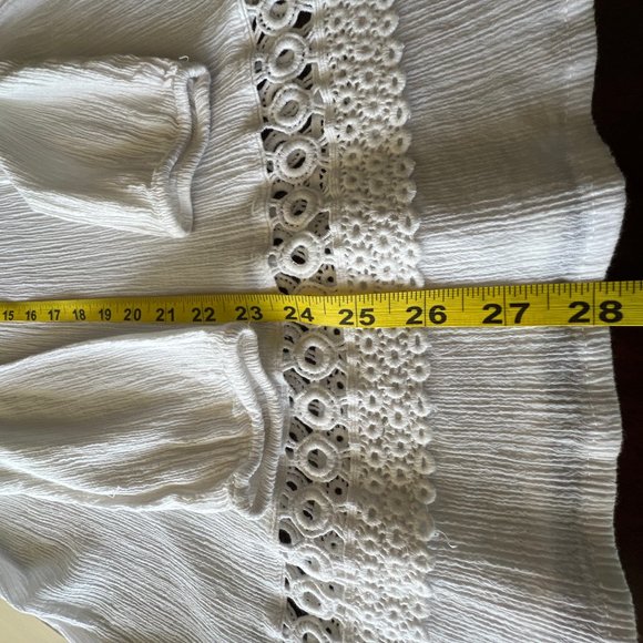 🌸4/$30🌸 Longsleeve Tunic with Eyelet Detailing - Picture 7 of 8